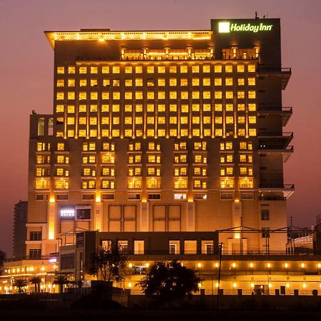 Holiday Inn Gurugram Sector 90 By Ihg Gurgáon Kültér fotó Holiday Inn Bangkok