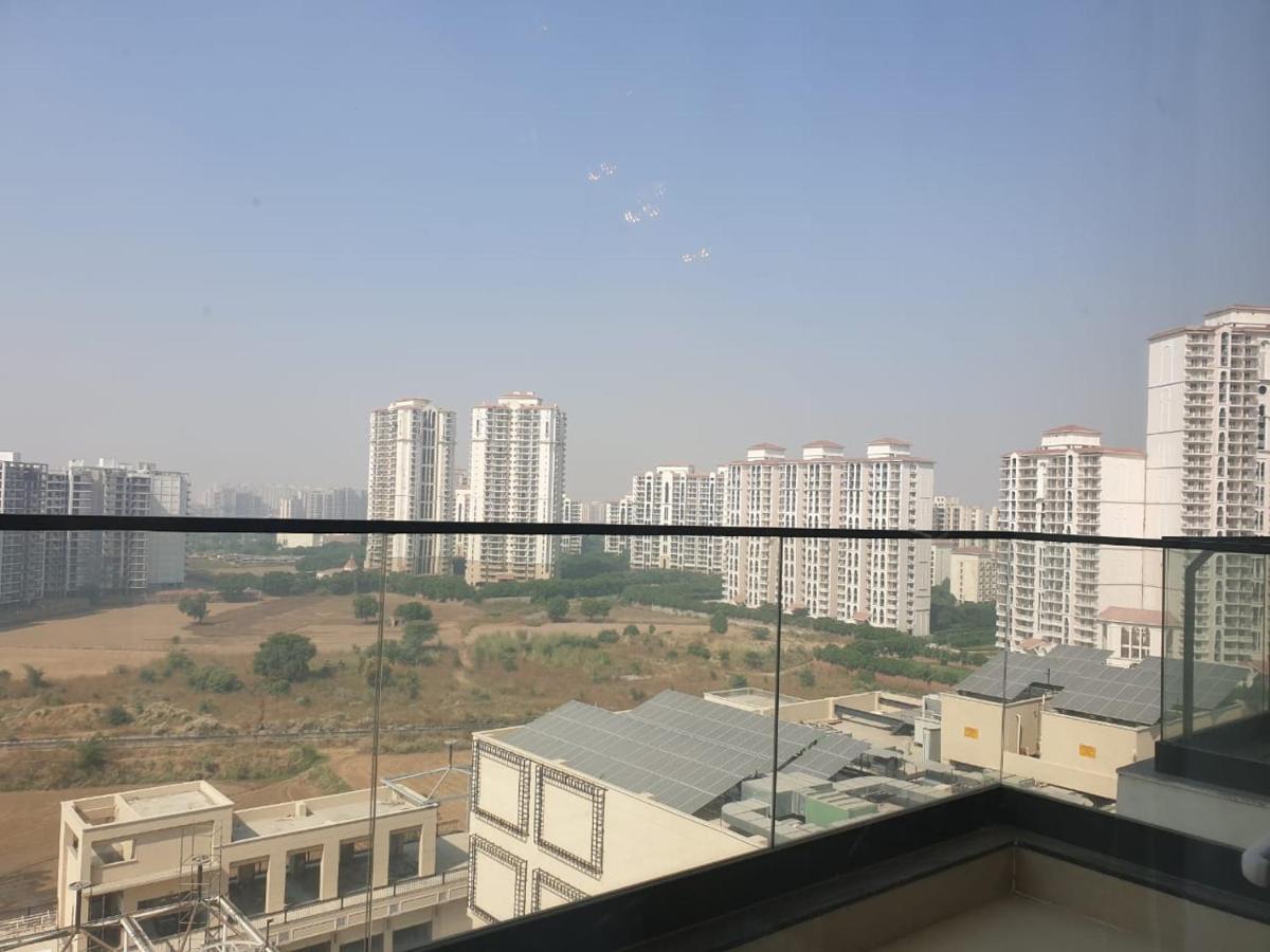 Holiday Inn Gurugram Sector 90 By Ihg Gurgáon Kültér fotó View of Greater Noida City