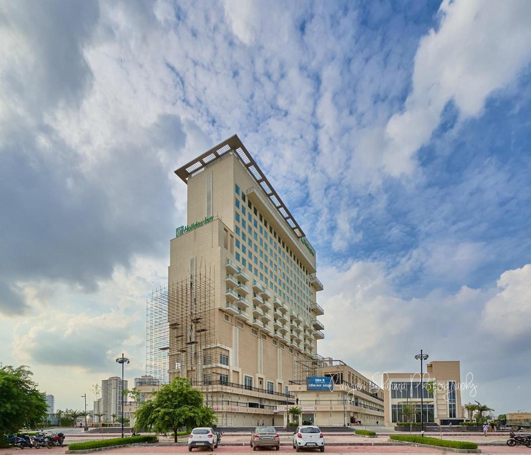 Holiday Inn Gurugram Sector 90 By Ihg Gurgáon Kültér fotó The hotel in 2019