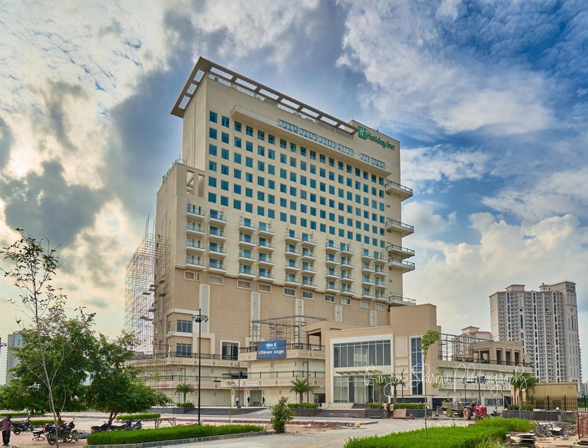 Holiday Inn Gurugram Sector 90 By Ihg Gurgáon Kültér fotó The hotel in 2019
