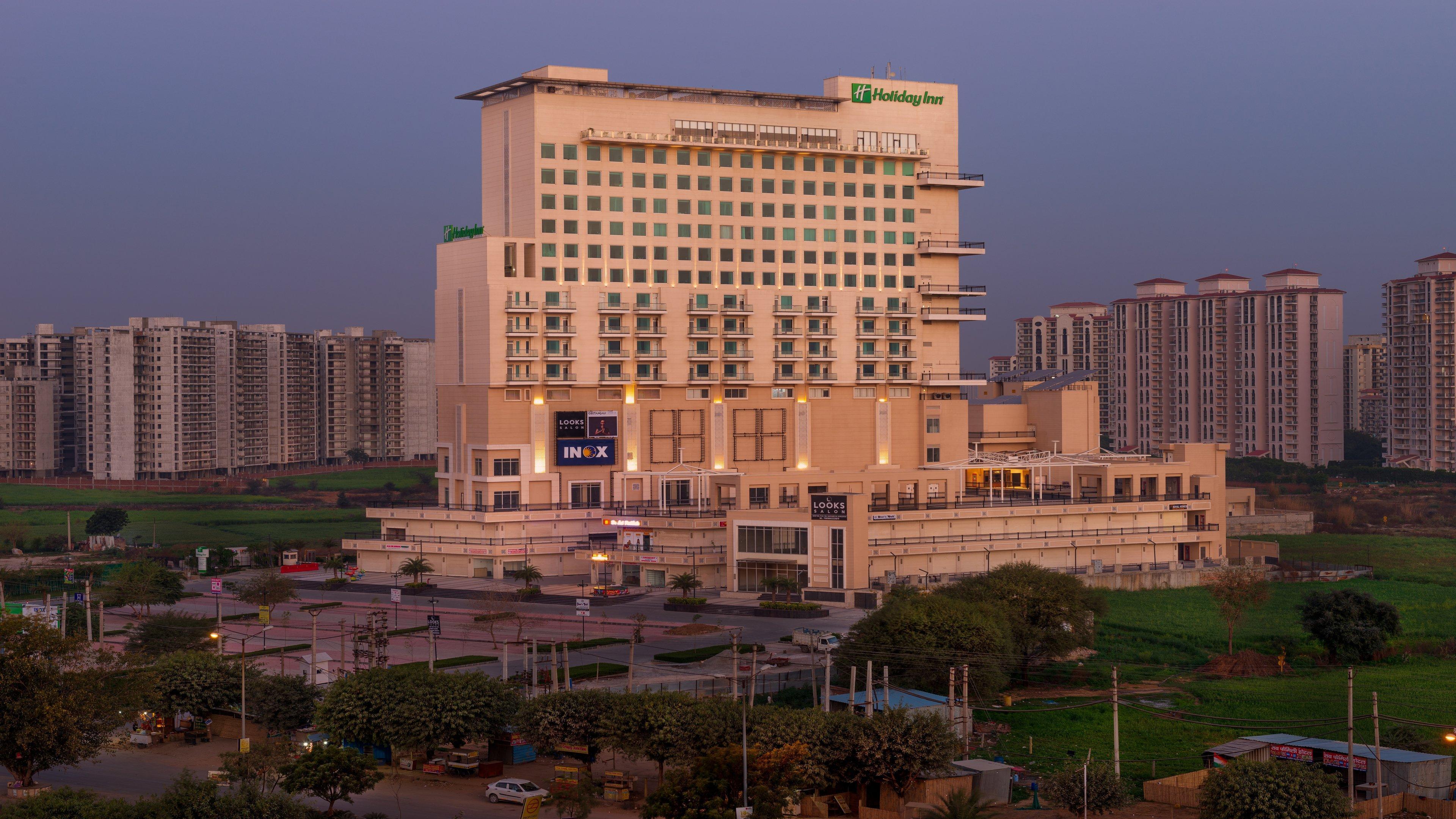 Holiday Inn Gurugram Sector 90 By Ihg Gurgáon Kültér fotó Holiday Inn, Gurgaon
