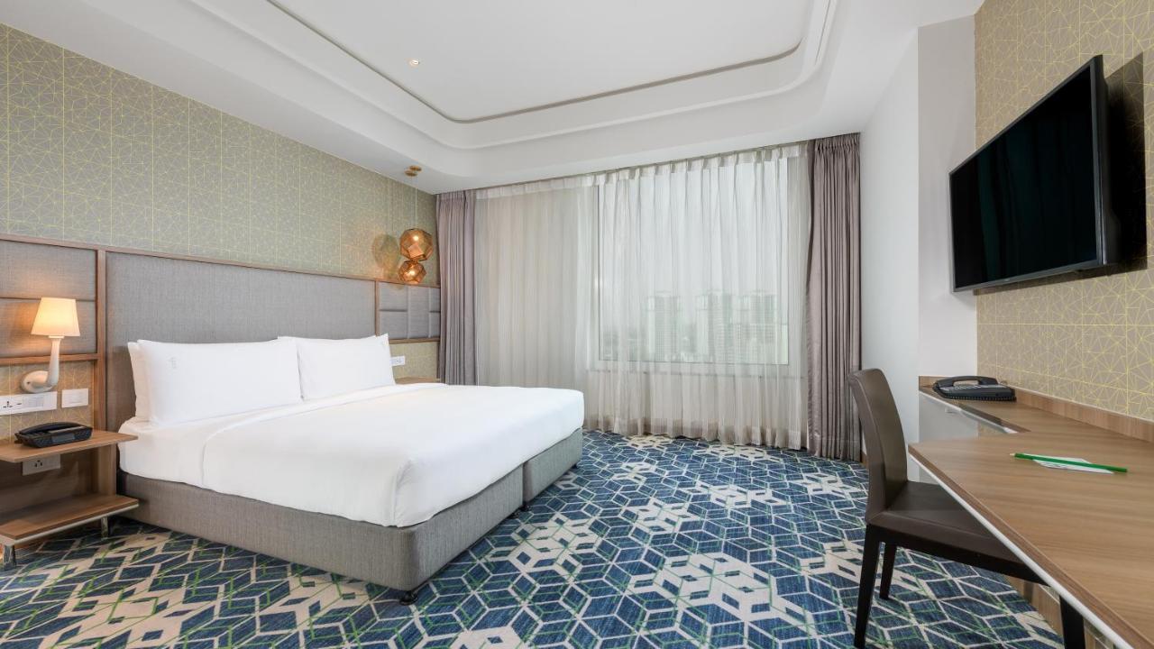 Holiday Inn Gurugram Sector 90 By Ihg Gurgáon Kültér fotó Deluxe Room