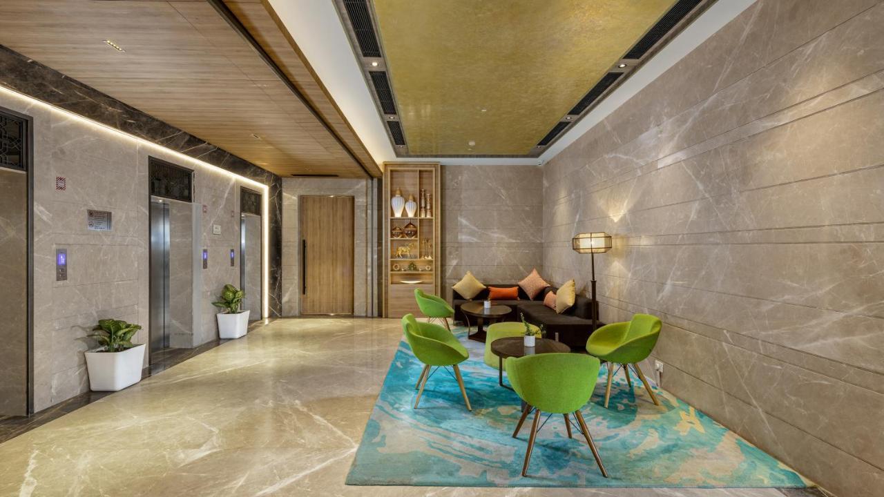 Holiday Inn Gurugram Sector 90 By Ihg Gurgáon Kültér fotó Lobby