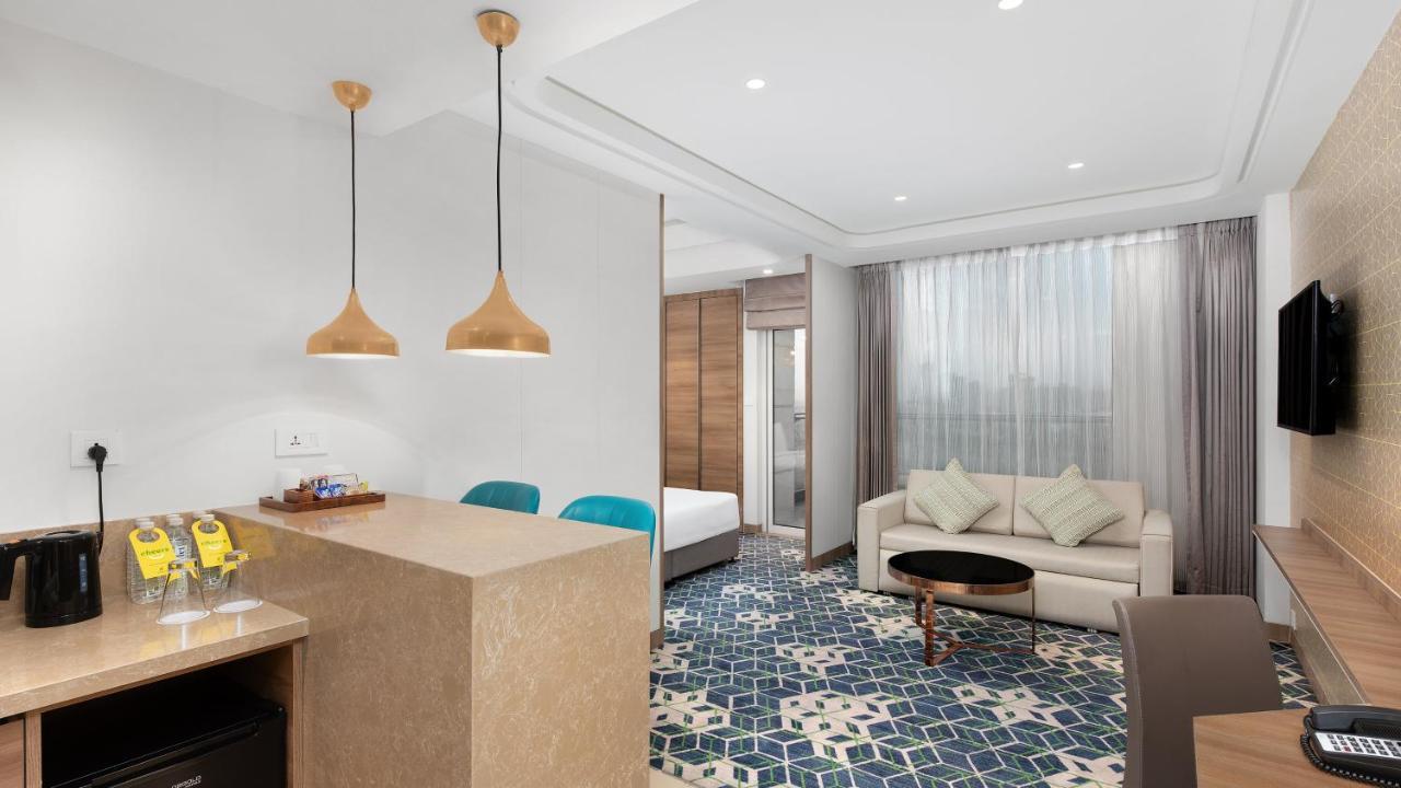 Holiday Inn Gurugram Sector 90 By Ihg Gurgáon Kültér fotó