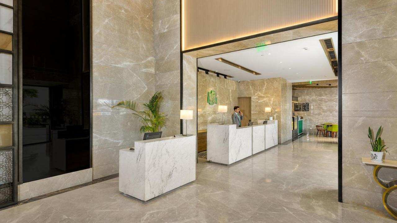 Holiday Inn Gurugram Sector 90 By Ihg Gurgáon Kültér fotó Lobby