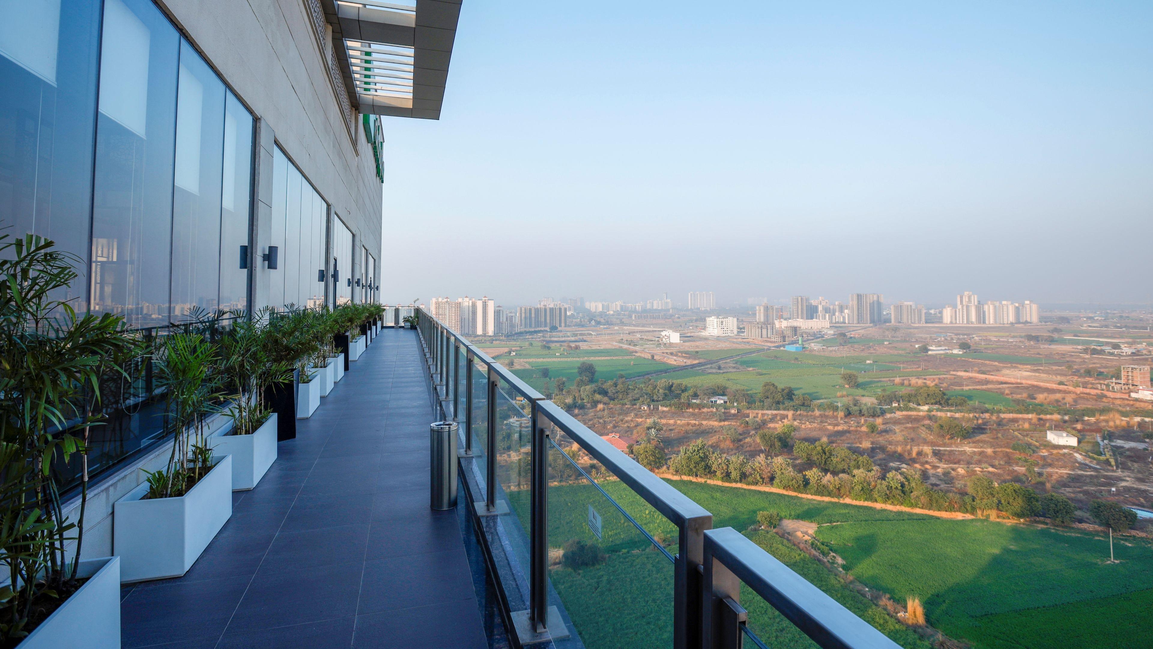 Holiday Inn Gurugram Sector 90 By Ihg Gurgáon Kültér fotó View from the balcony of a residential apartment