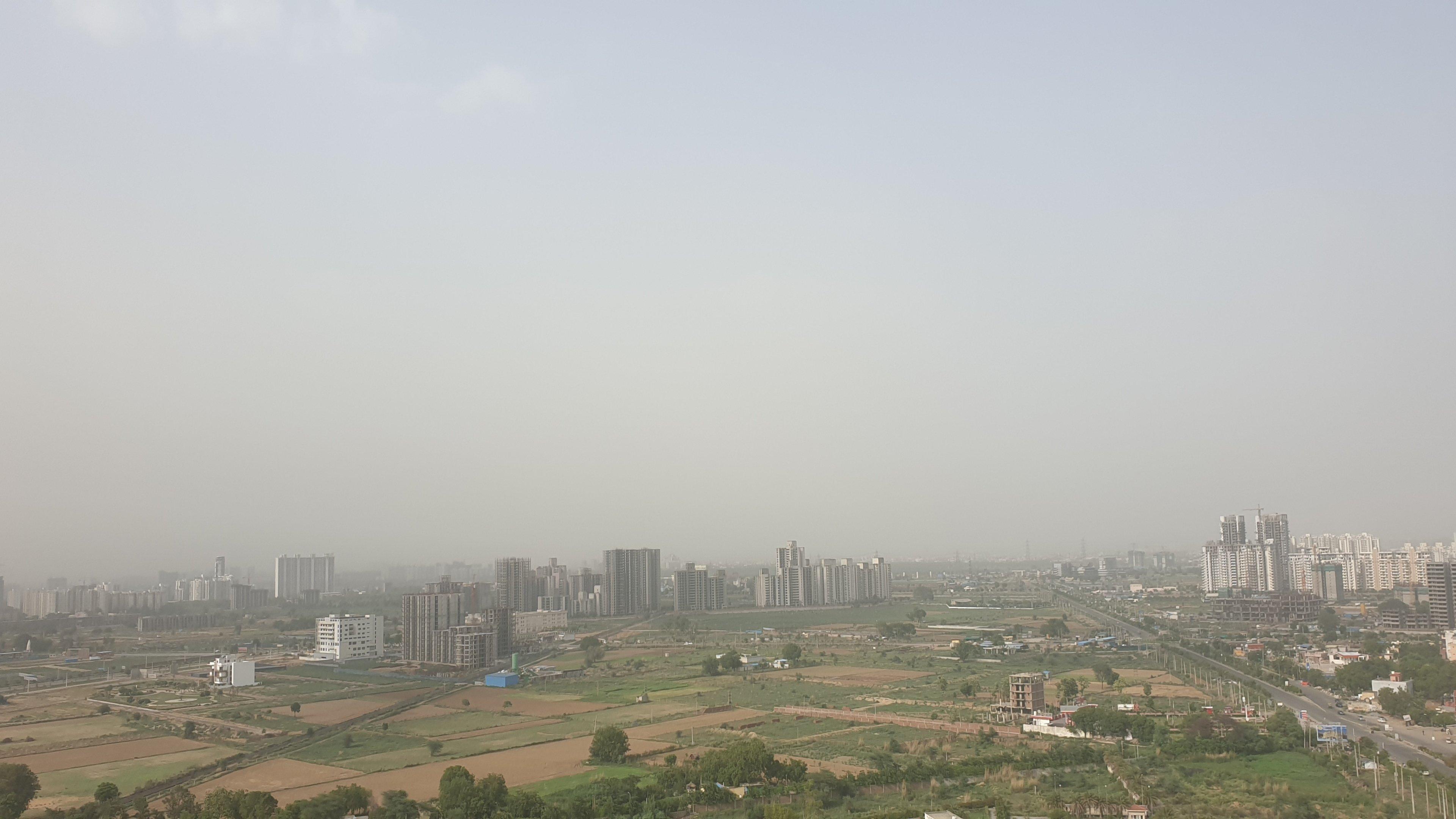 Holiday Inn Gurugram Sector 90 By Ihg Gurgáon Kültér fotó View of Greater Noida City