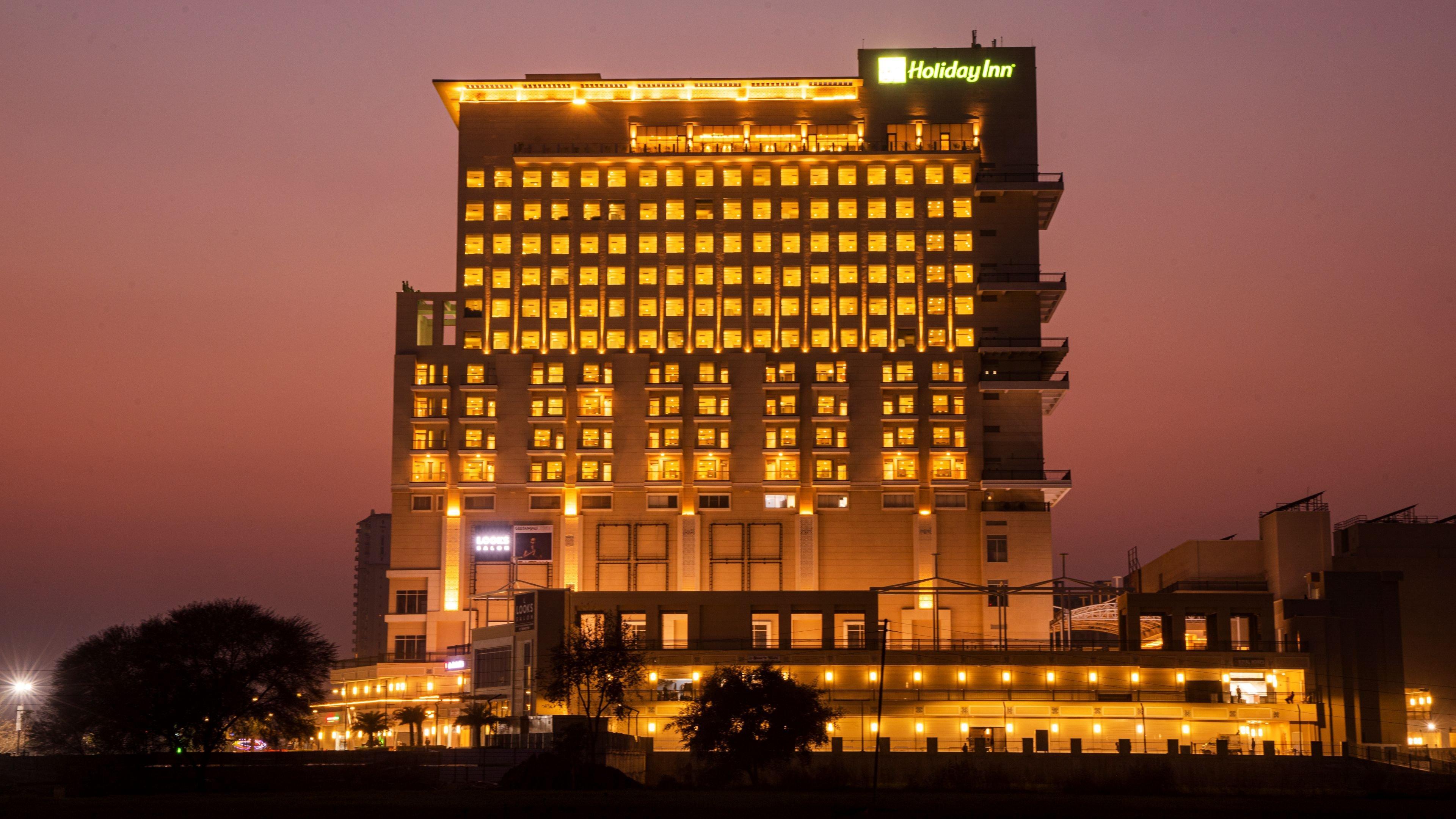Holiday Inn Gurugram Sector 90 By Ihg Gurgáon Kültér fotó Holiday Inn Bangkok