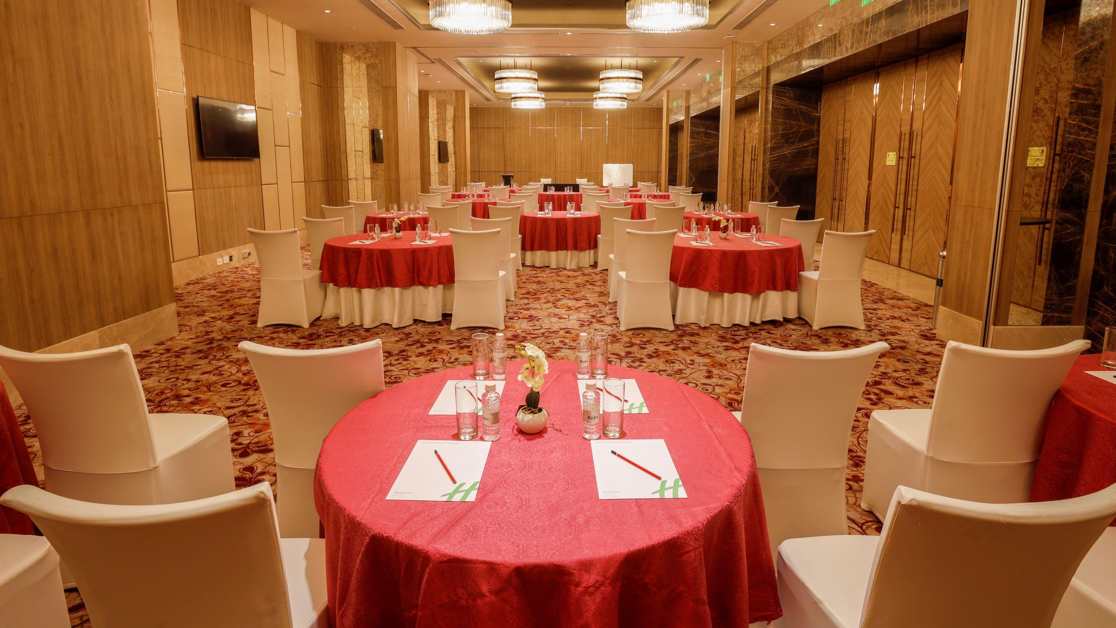 Holiday Inn Gurugram Sector 90 By Ihg Gurgáon Kültér fotó Meeting room at the hotel