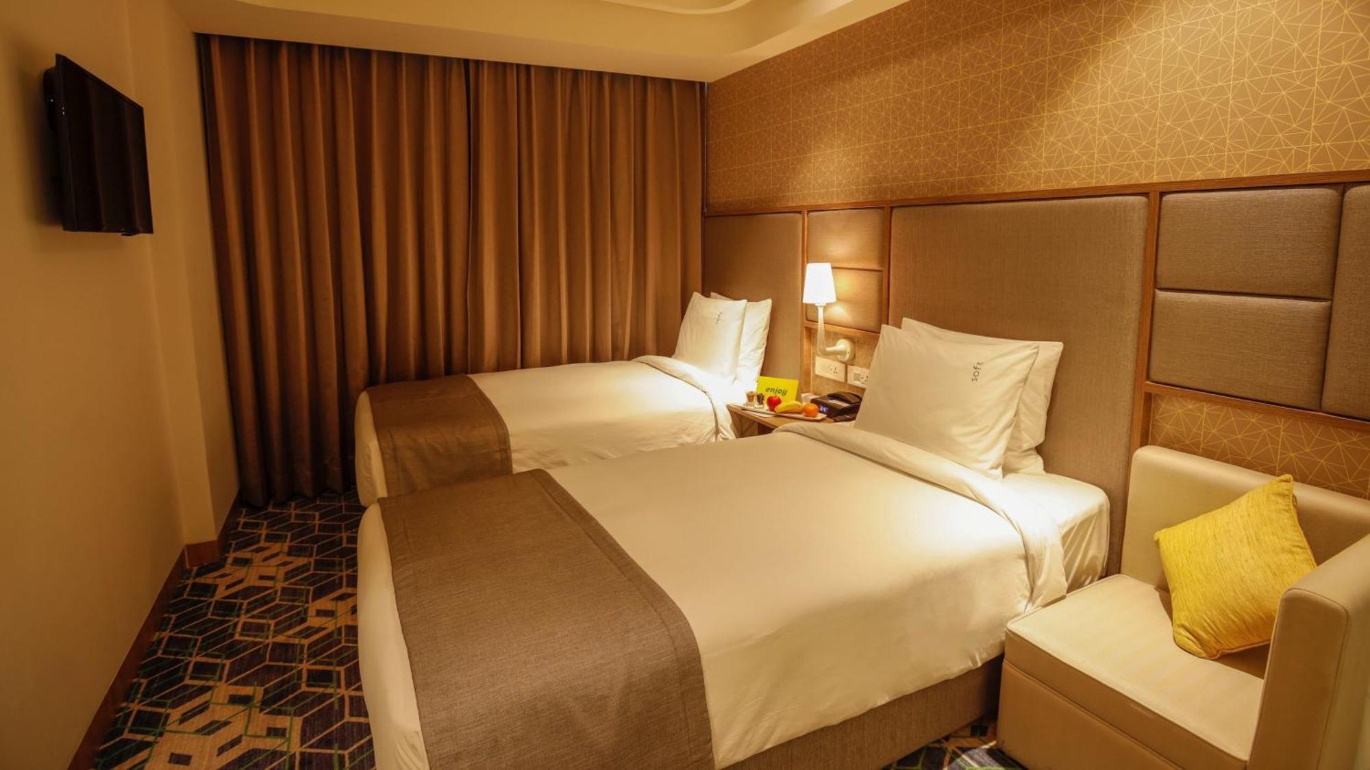 Holiday Inn Gurugram Sector 90 By Ihg Gurgáon Kültér fotó Deluxe room
