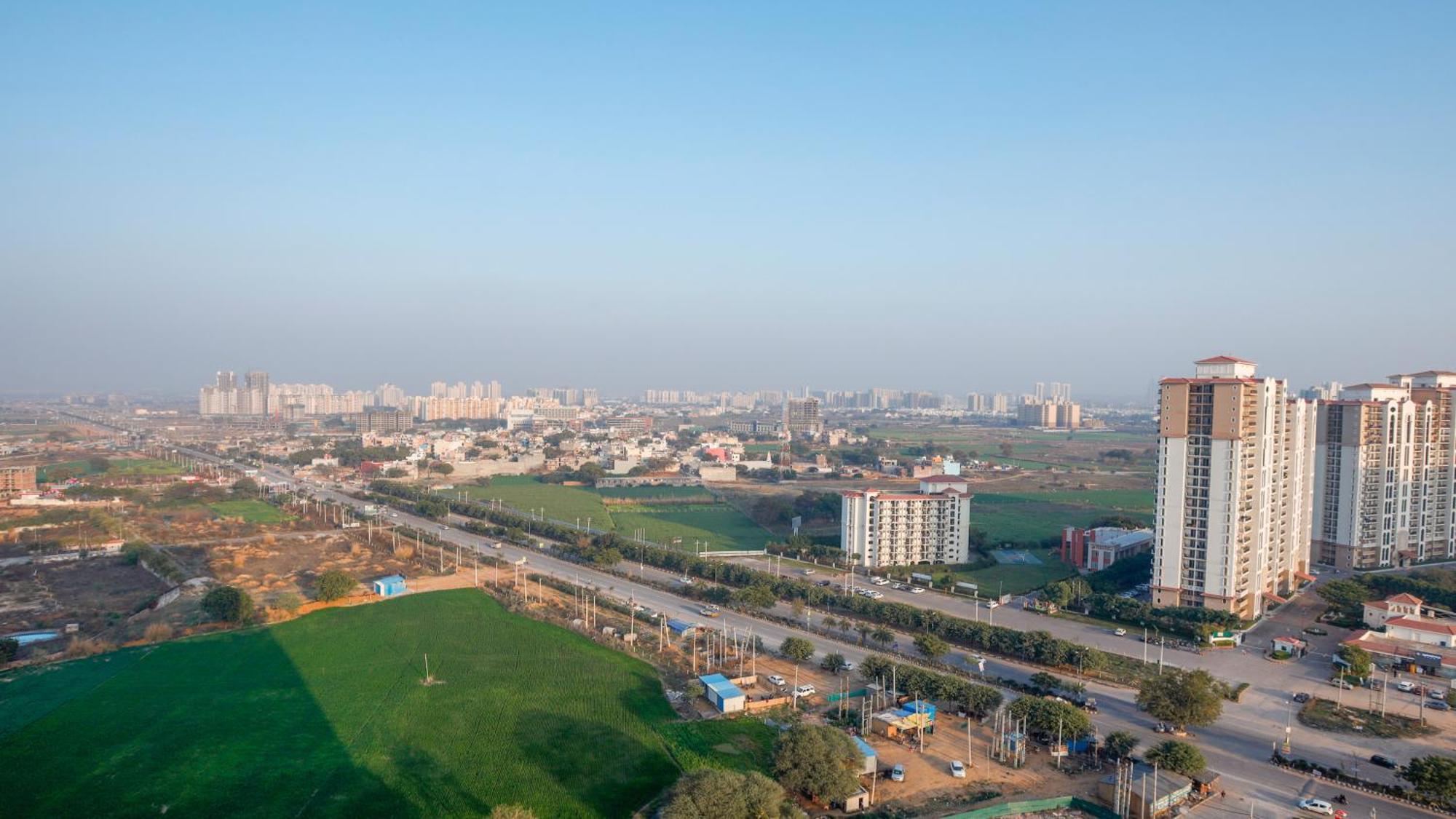 Holiday Inn Gurugram Sector 90 By Ihg Gurgáon Kültér fotó View of Greater Noida City