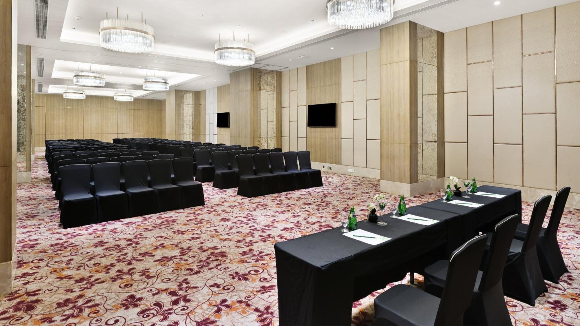 Holiday Inn Gurugram Sector 90 By Ihg Gurgáon Kültér fotó The Grand Ballroom