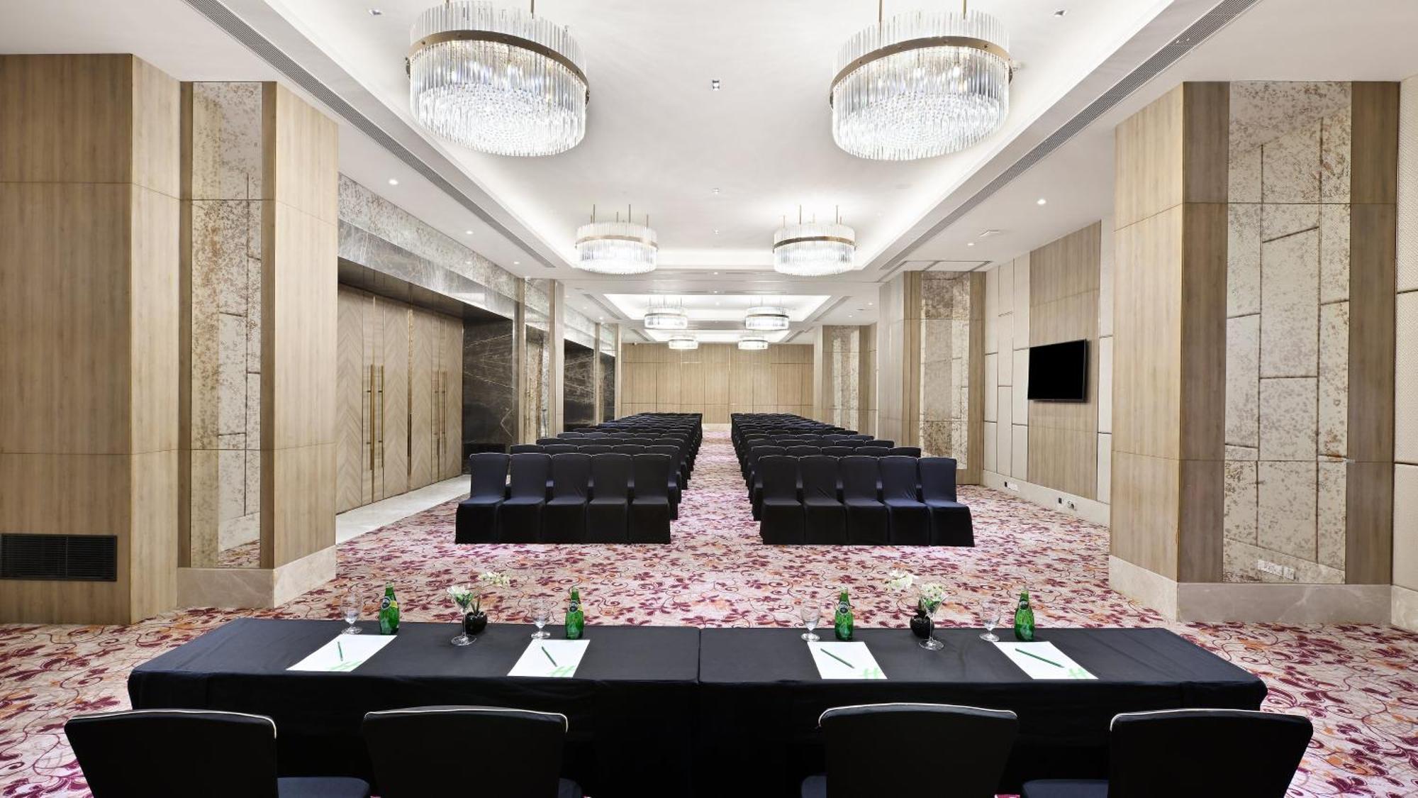 Holiday Inn Gurugram Sector 90 By Ihg Gurgáon Kültér fotó The ballroom