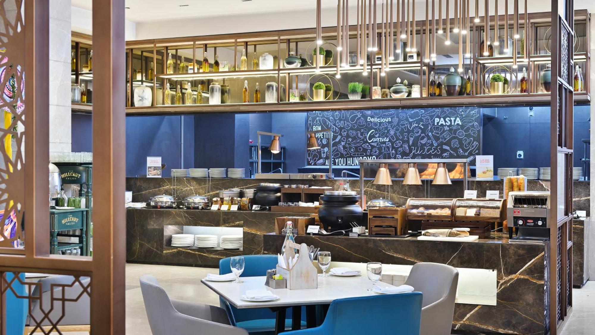 Holiday Inn Gurugram Sector 90 By Ihg Gurgáon Kültér fotó The restaurant